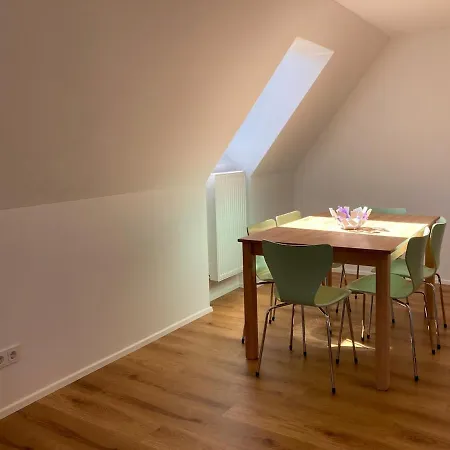 Helle Einliegerwohnung Im Münchner Südosten *